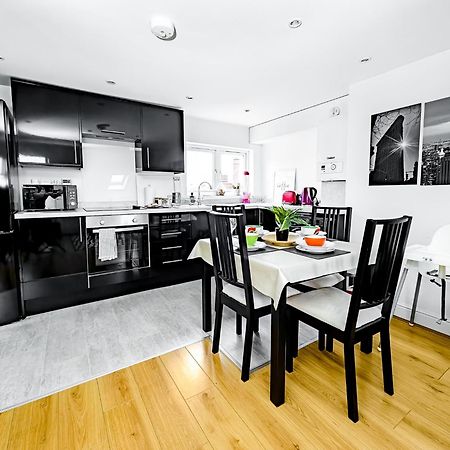 Charming London Home, Opp Arnos Grove Underground Station, Parking New Southgate エクステリア 写真