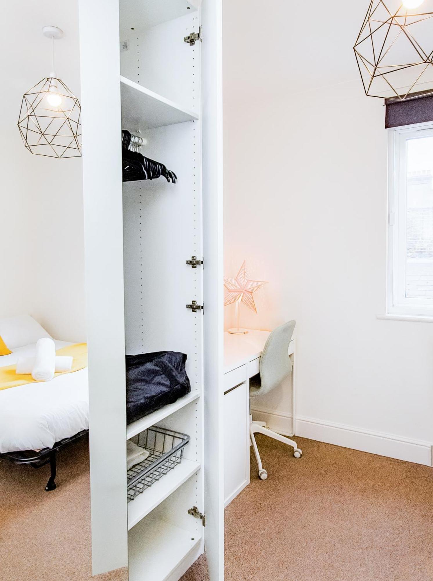 Charming London Home, Opp Arnos Grove Underground Station, Parking New Southgate エクステリア 写真