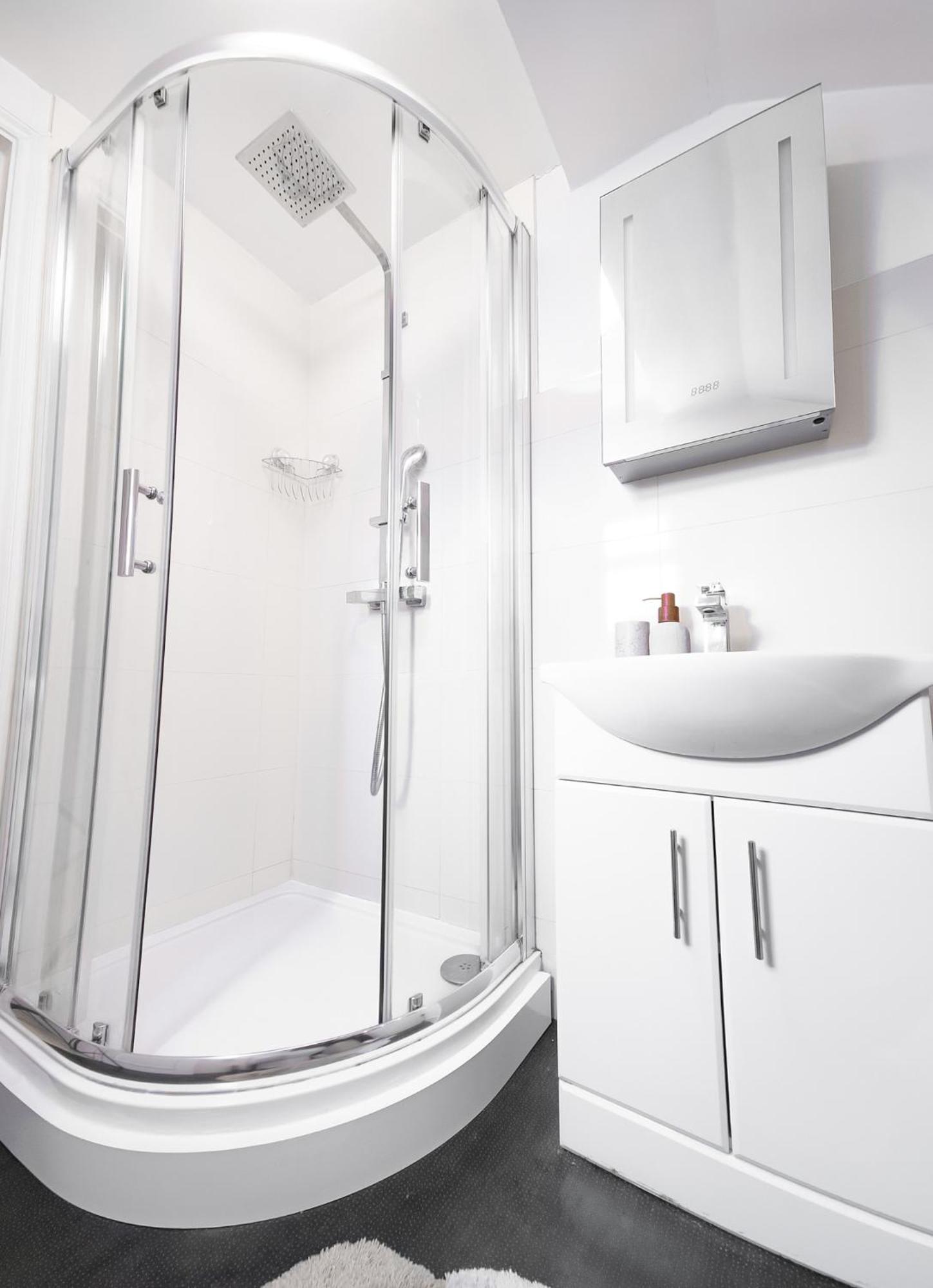 Charming London Home, Opp Arnos Grove Underground Station, Parking New Southgate エクステリア 写真
