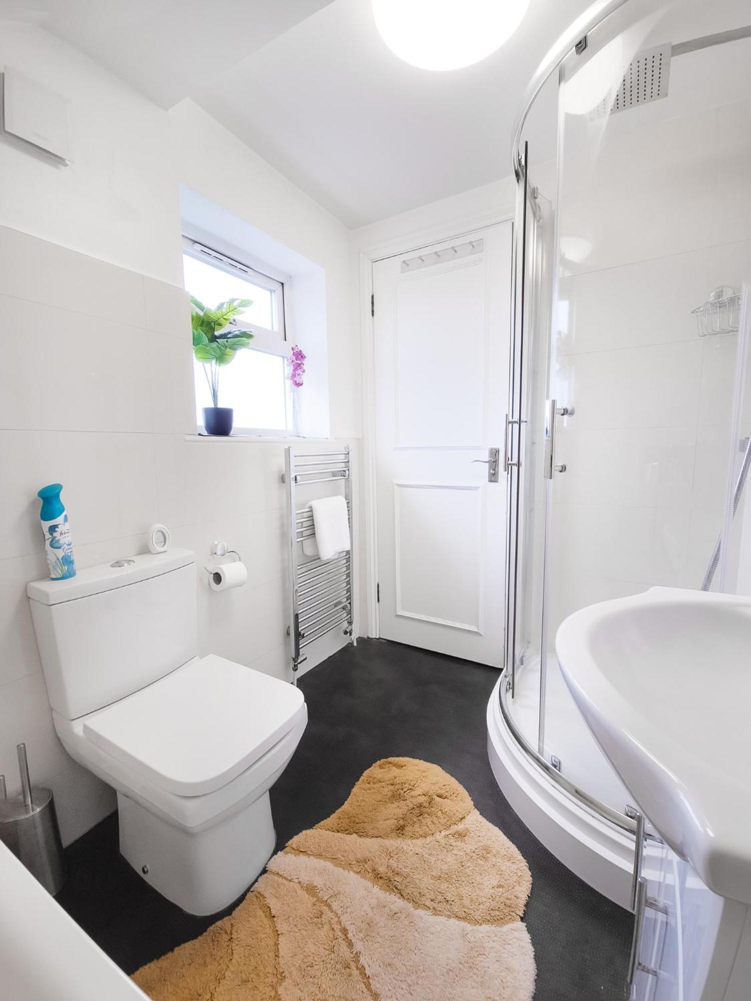 Charming London Home, Opp Arnos Grove Underground Station, Parking New Southgate エクステリア 写真