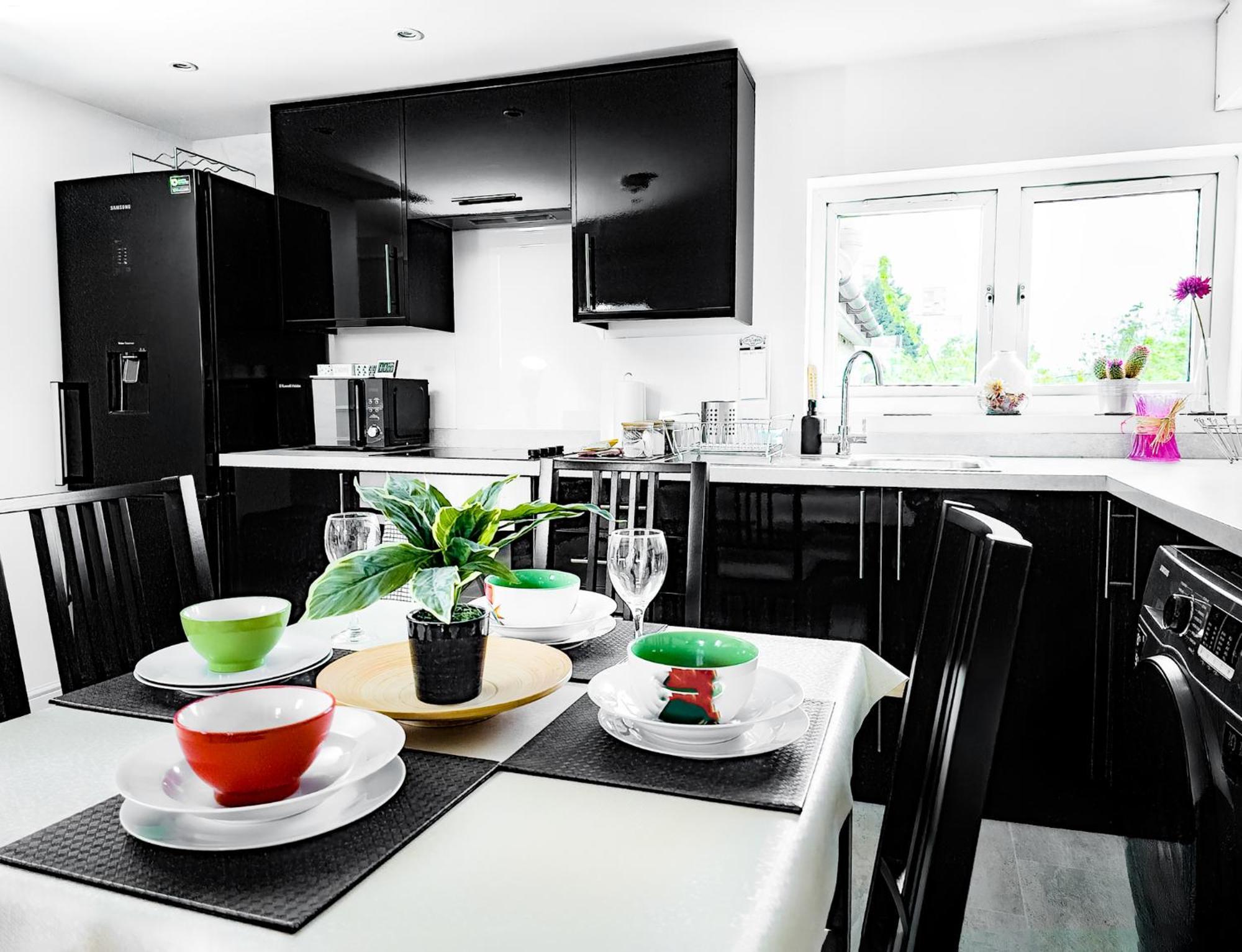 Charming London Home, Opp Arnos Grove Underground Station, Parking New Southgate エクステリア 写真