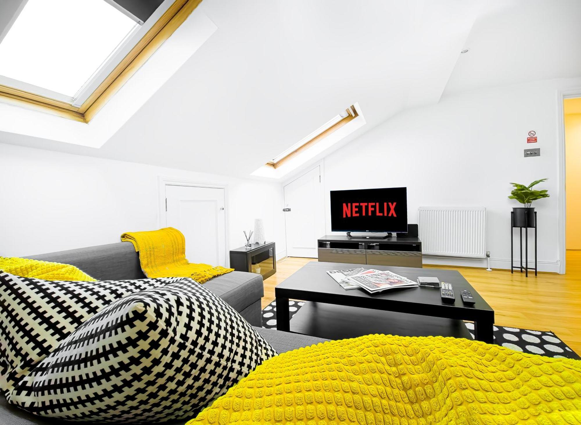 Charming London Home, Opp Arnos Grove Underground Station, Parking New Southgate エクステリア 写真